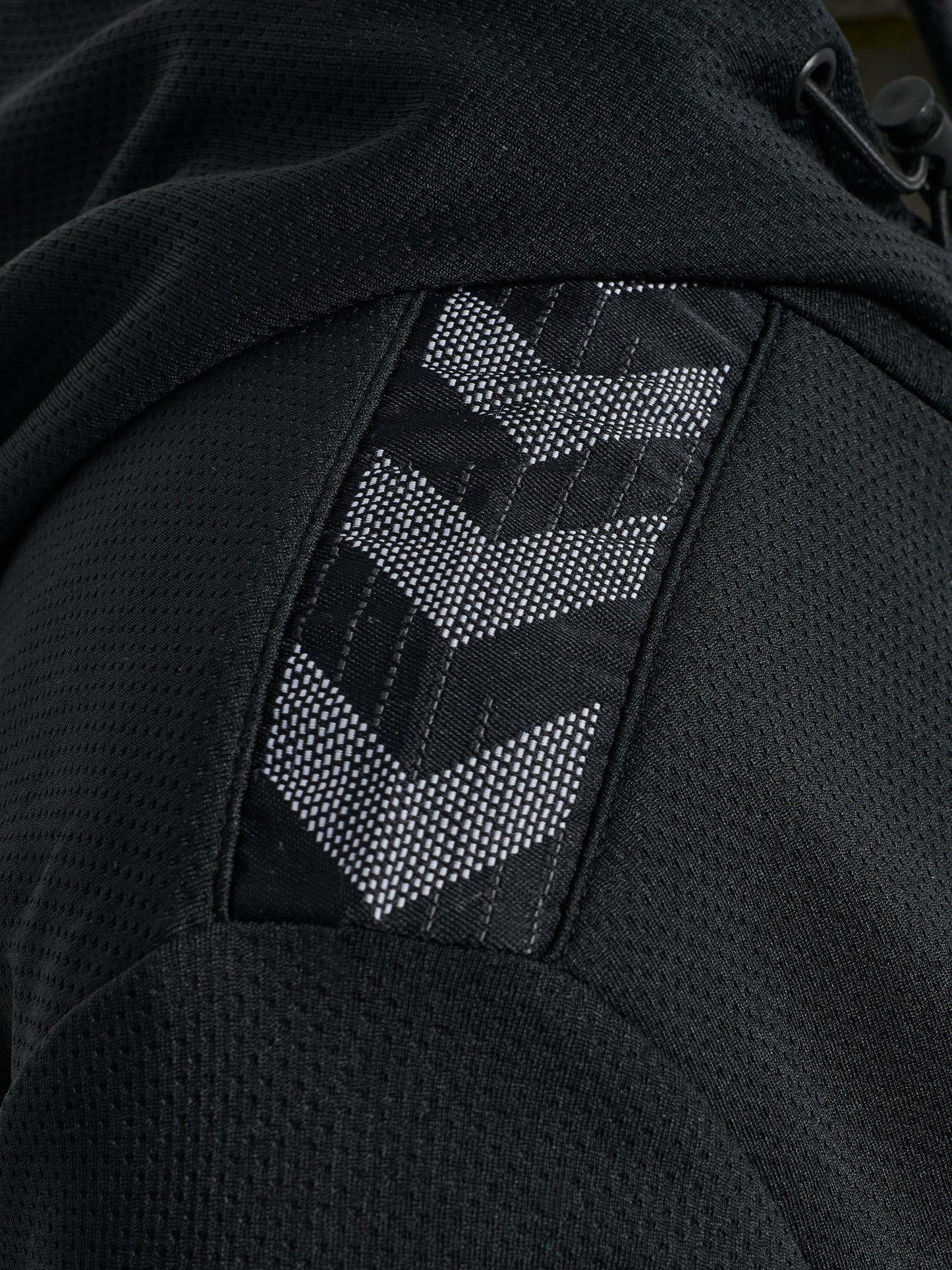2001-BLACK