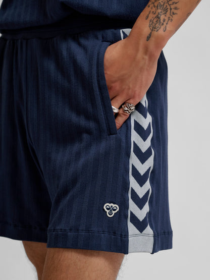 1009-BLACK IRIS