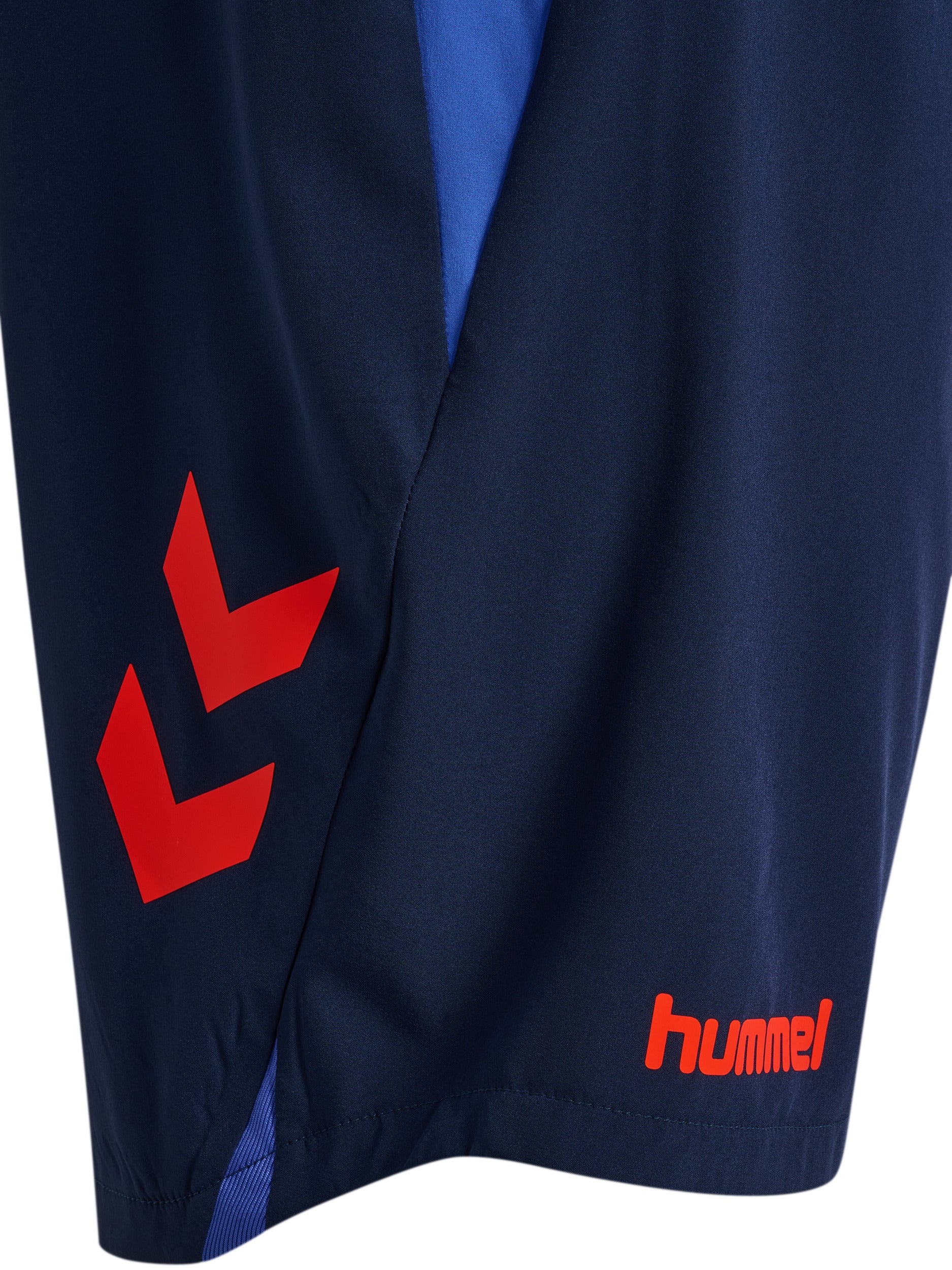 hmlBLAZE26 PRO TRAINING SHORTS – MARINE/CHERRY TOMATO