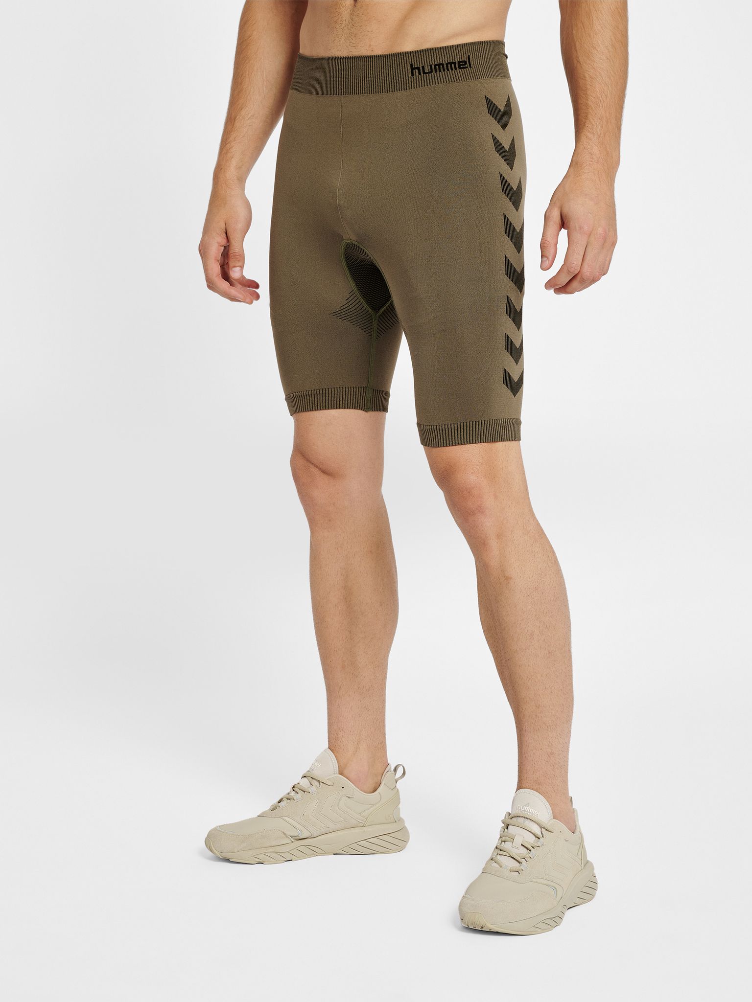 hmlFIRST SEAMLESS TRAINING SHORT TIGHTS