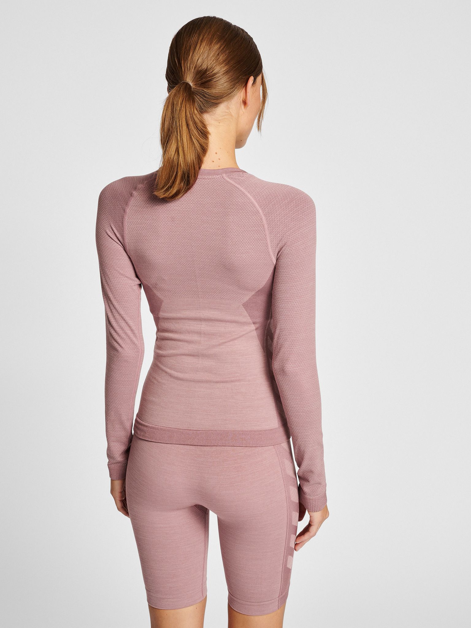hmlCLEA SEAMLESS TIGHT T-SHIRT LS