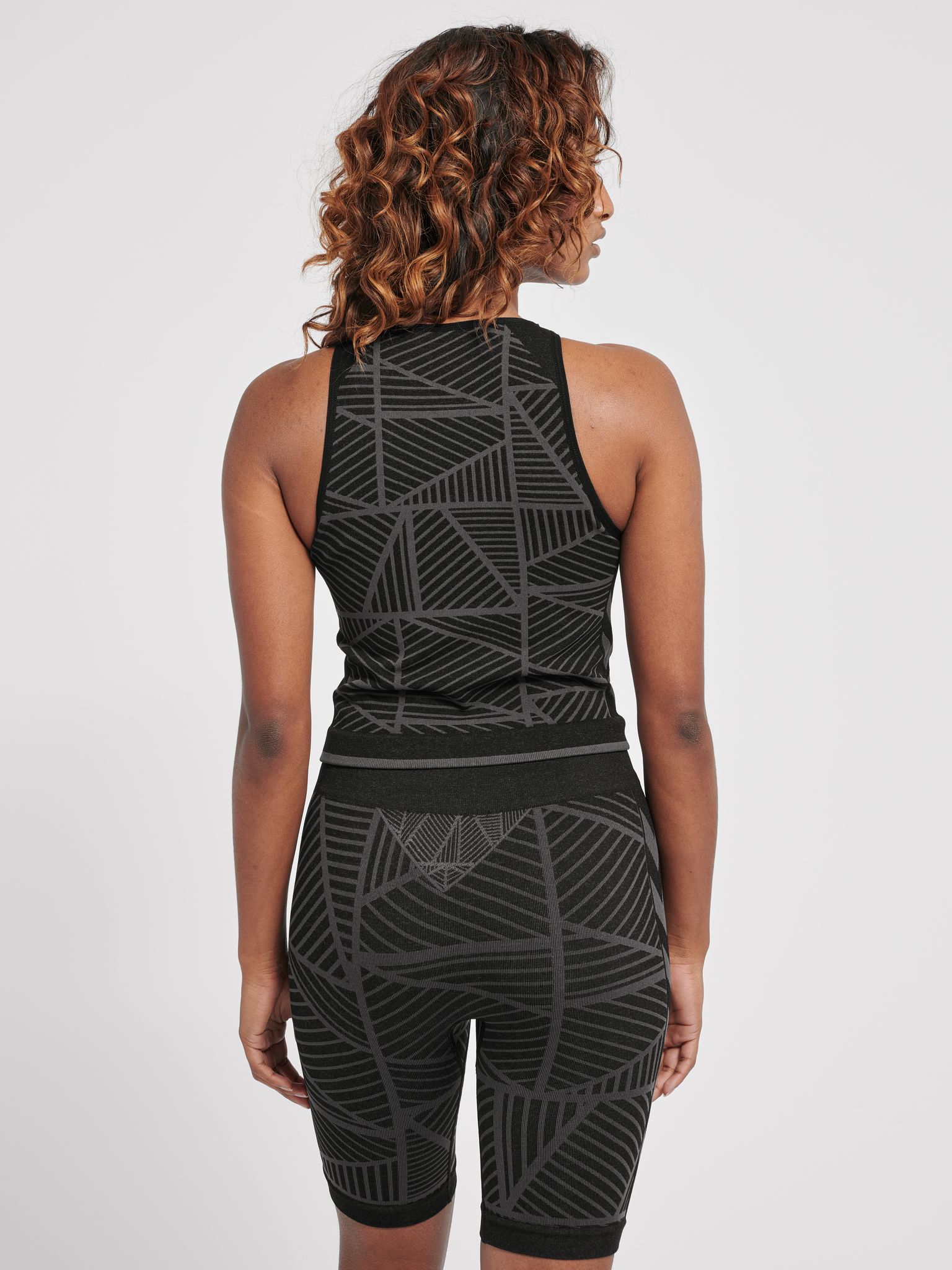 hmlMT ENERGY SEAMLESS CROP TOP