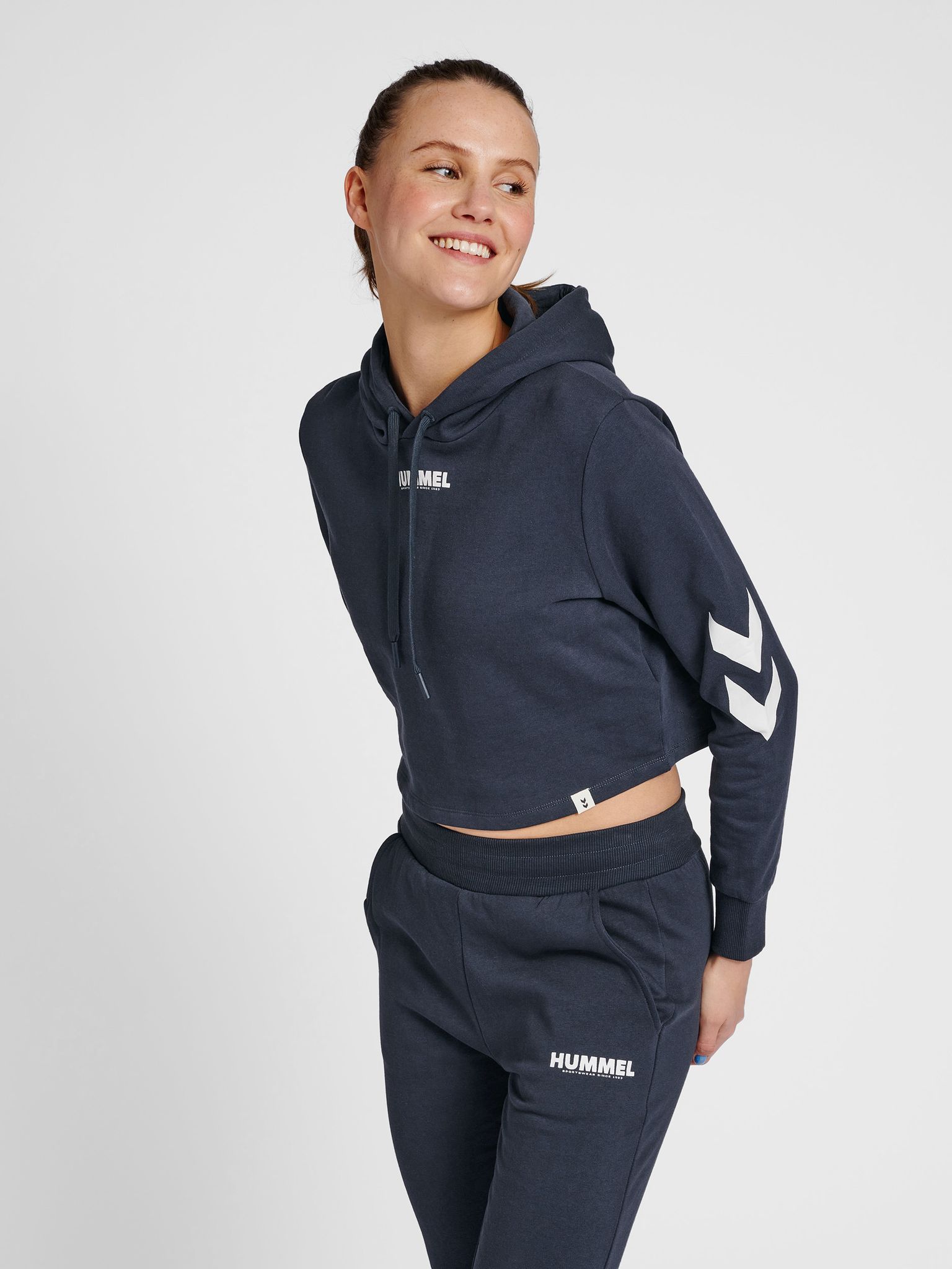 hmlLEGACY WOMAN CROPPED HOODIE