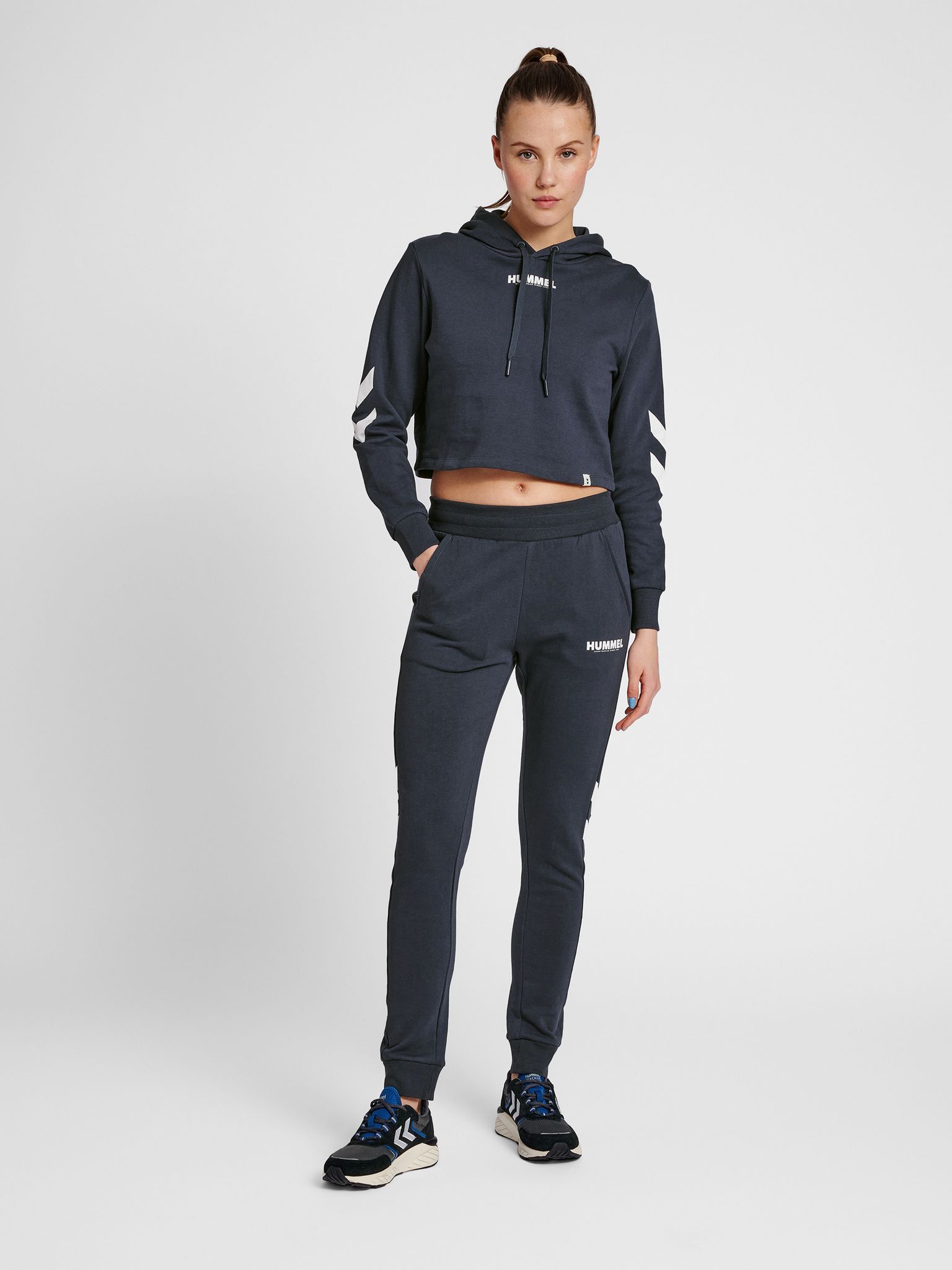 hmlLEGACY WOMAN CROPPED HOODIE