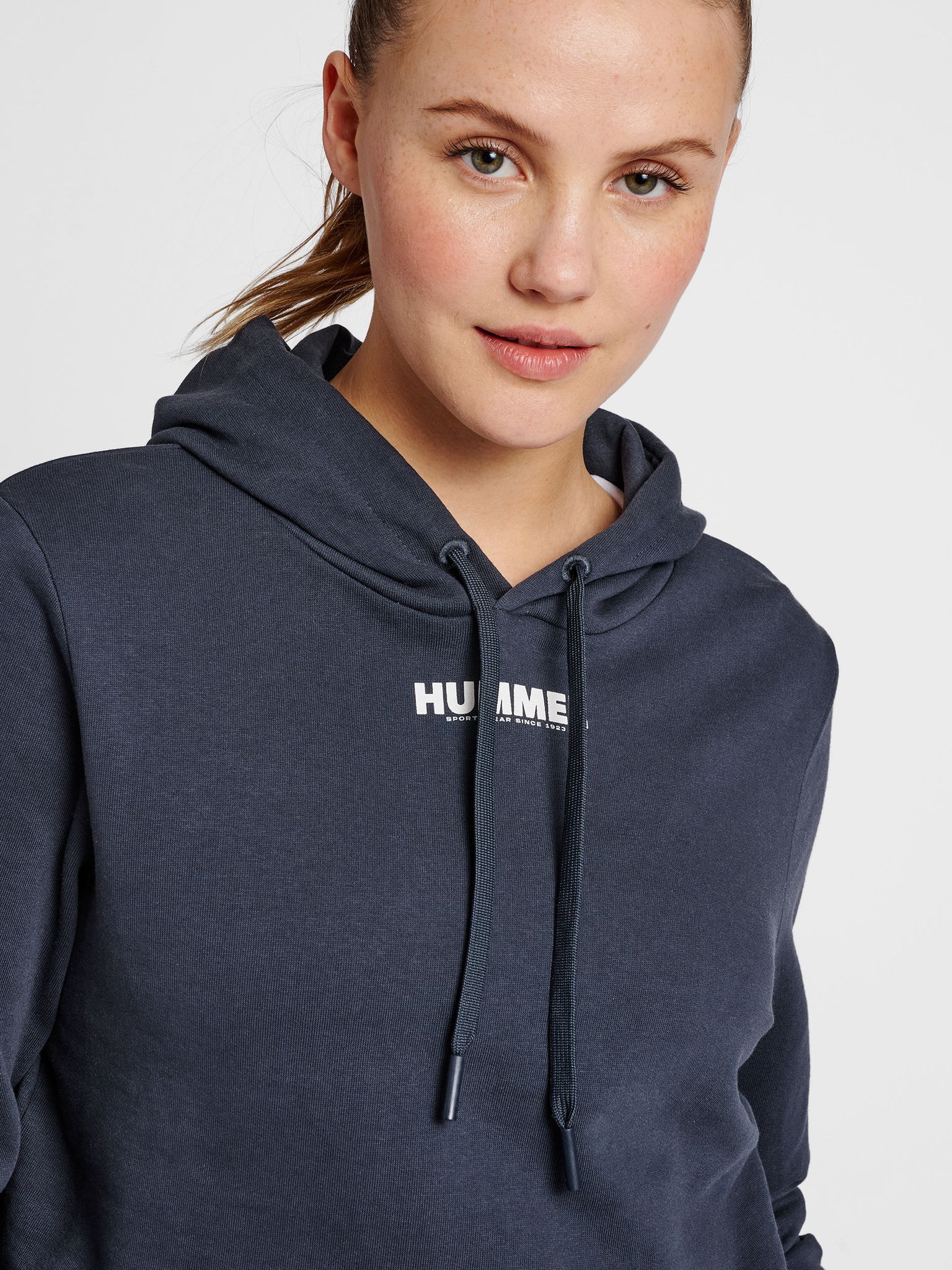 hmlLEGACY WOMAN CROPPED HOODIE