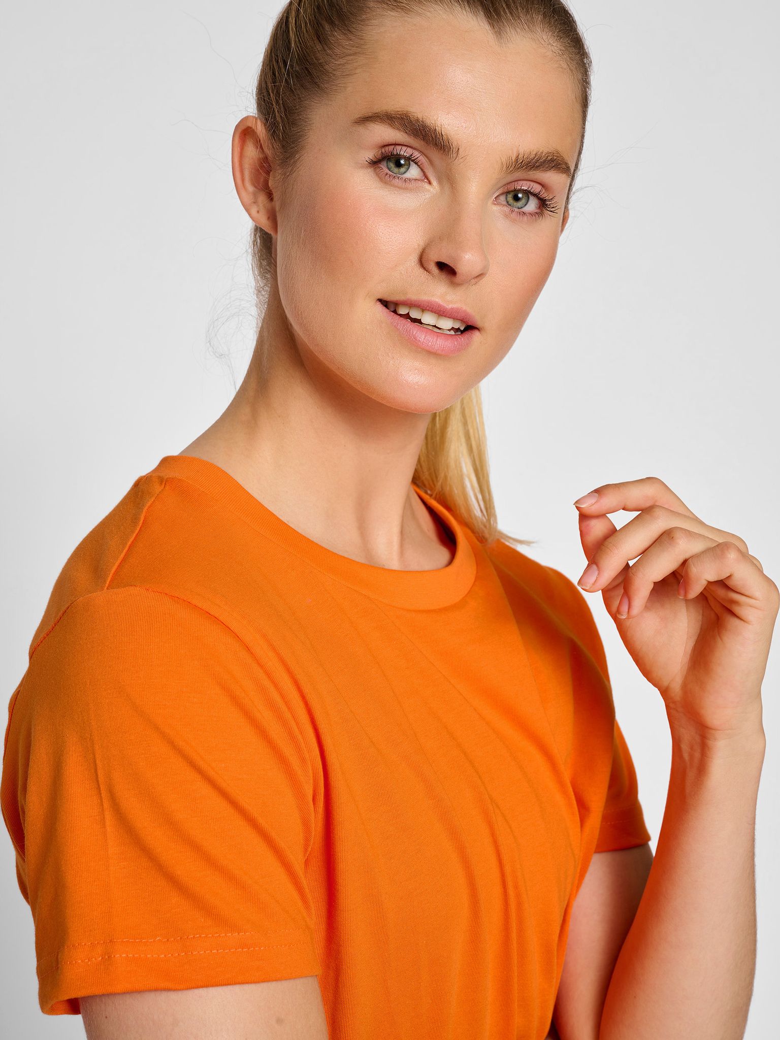 hmlRED HEAVY T-SHIRT S/S WOMAN